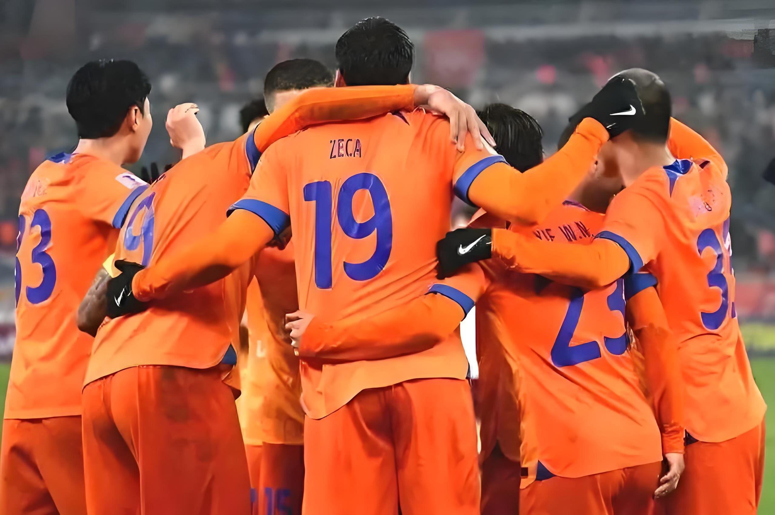 江南体育-足球赛事风云再起，球队实力悬殊引人瞩目