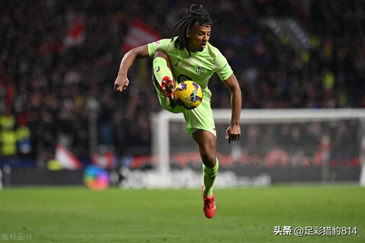 江南体育APP-奥萨苏纳客场赢球，成功追赶领先群